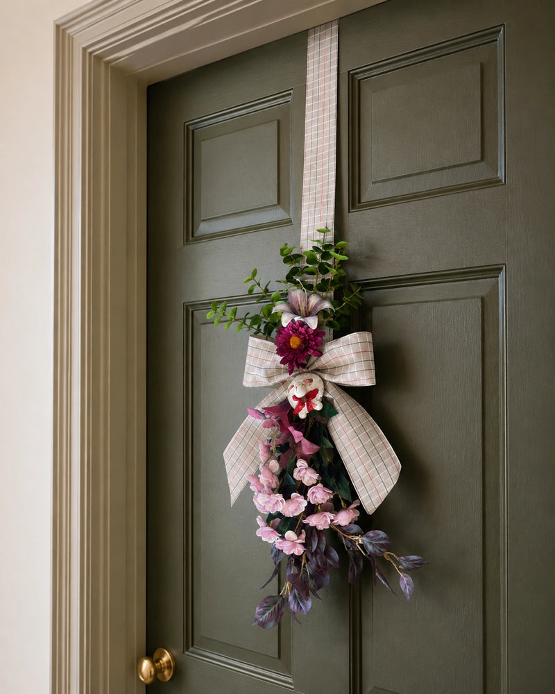 Escapulário de Porta Xadrez com Flores Lilases e Ovelhinha