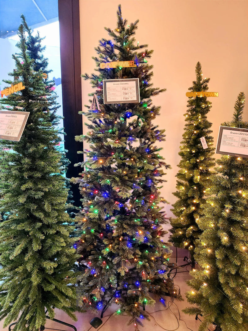 Árvore de Natal Slim Realista Cozumel 2,10m 696 Galhos 440 LEDs Bicolor